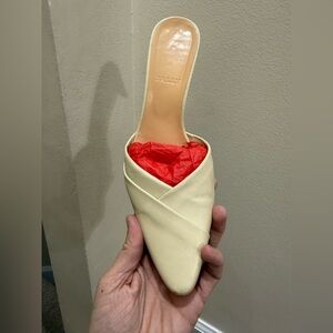 Bally Trifola Cream Leather Mules Size 8 Pointed Toe Quiet Luxury Designer